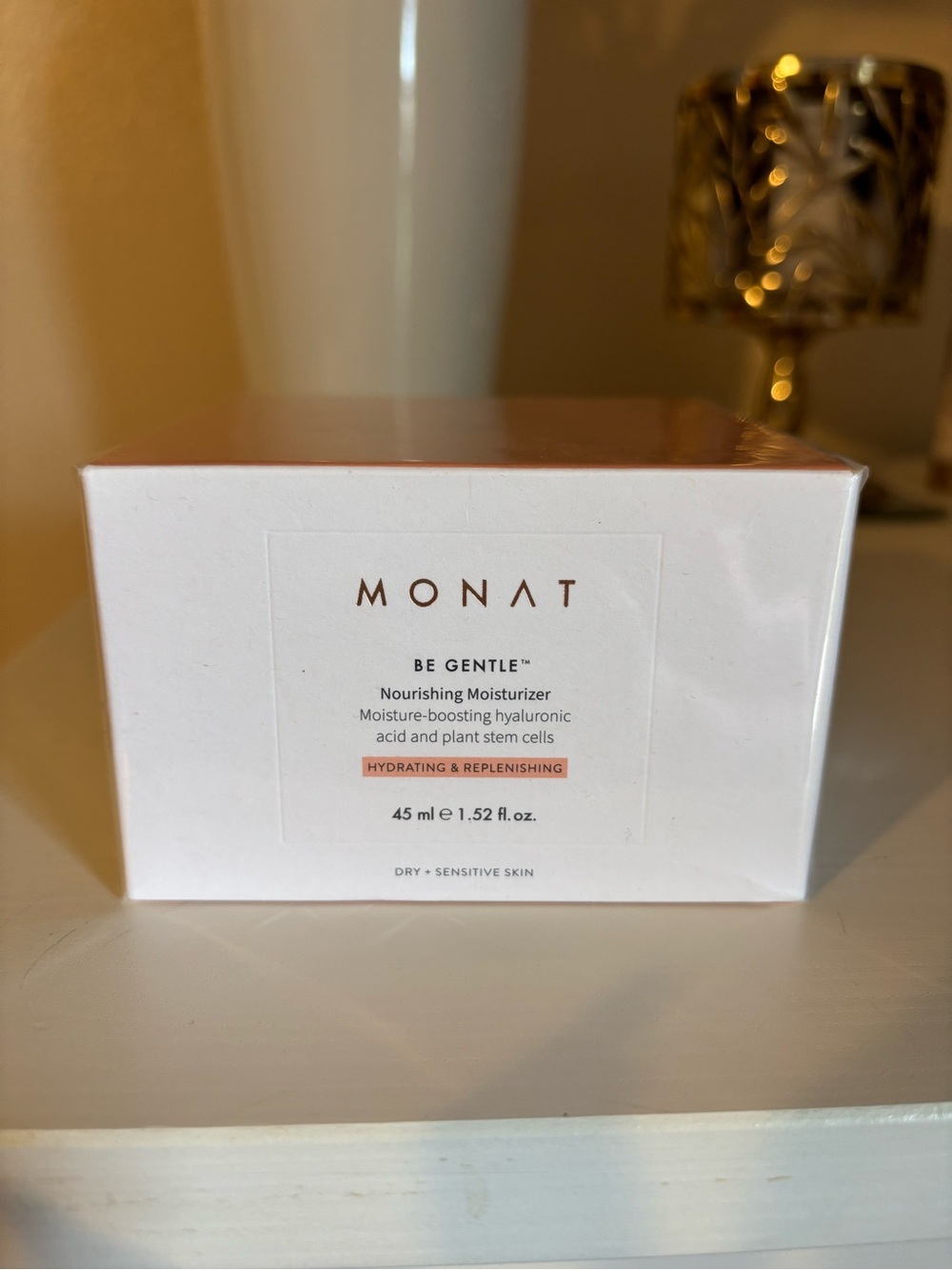 MONAT Be Gentle Nourishing Moisturizer – White/Pink